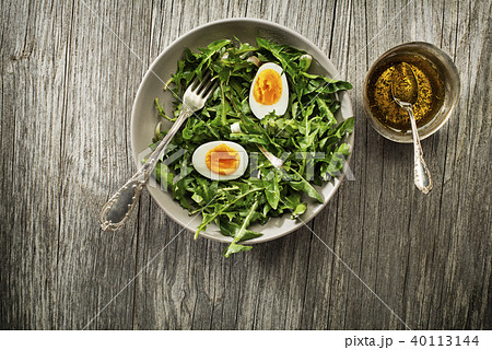 Dandelion salad 40113144