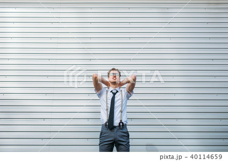 relaxed happy business man daydream outdoor 40114659