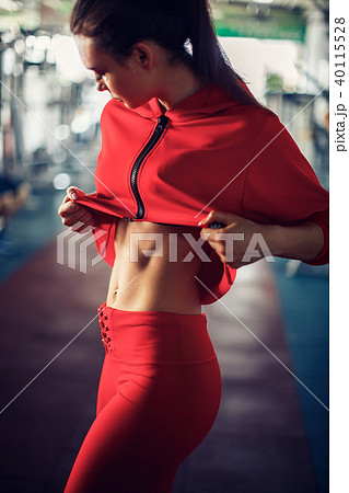 Showing some strong abs and flat belly 40115528