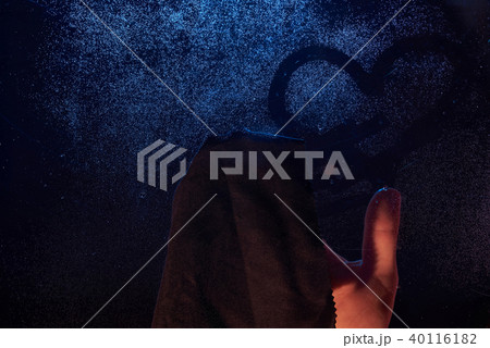 Wiping heart shape symbol 40116182