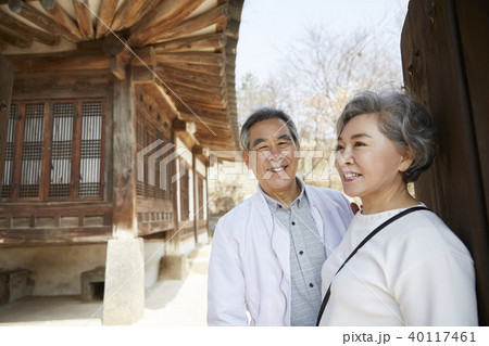 2 高齢者 老人 40117461