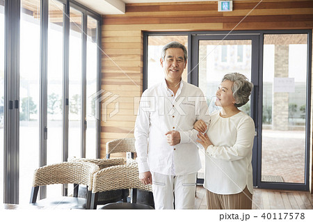 60代 笑顔 微笑 40117578