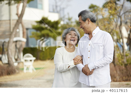 高齢者 老人 笑顔 40117615