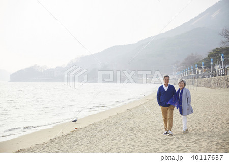高齢者 老人 海 40117637