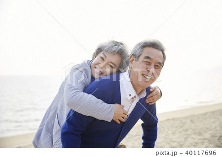高齢者 老人 海 40117696