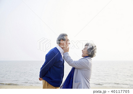 夫 旦那 笑顔 40117705