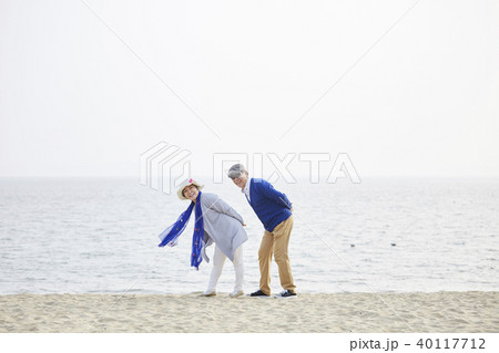 高齢者 老人 傍観 40117712