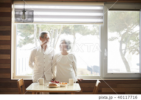 高齢者 老人 夫婦 40117716