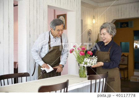 花瓶 高齢者 老人 40117778