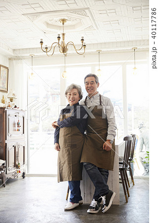 高齢者 老人 笑顔 40117786