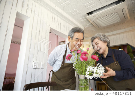 花瓶 高齢者 老人 40117811