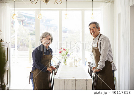 2 60代 家族 40117818