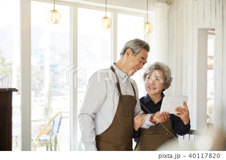 高齢者 老人 夫婦 40117820