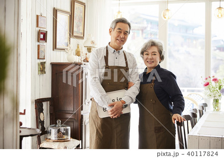 60代 家具 家族 40117824