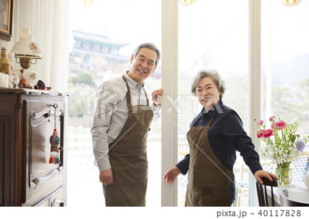 高齢者 老人 夫婦 40117828