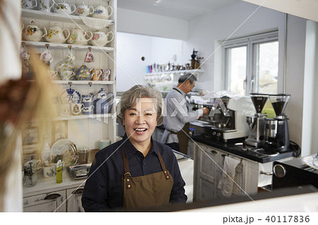 高齢者 老人 カフェ 40117836