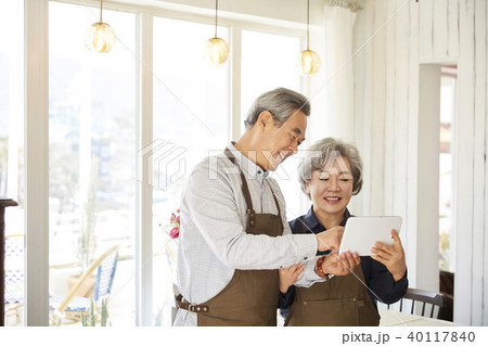 高齢者 老人 エプロン 40117840