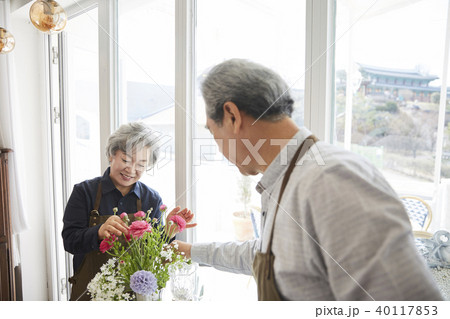 花瓶 高齢者 老人 40117853