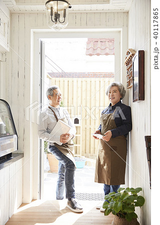 高齢者 老人 夫婦 40117865