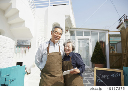 高齢者 老人 笑顔 40117876