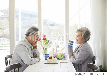 高齢者 老人 夫婦 40117921