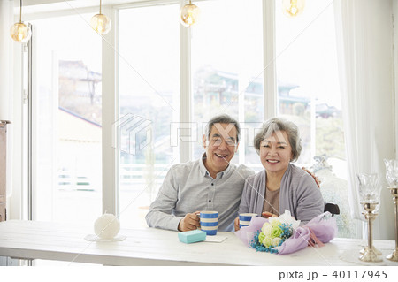 花束 高齢者 老人 40117945