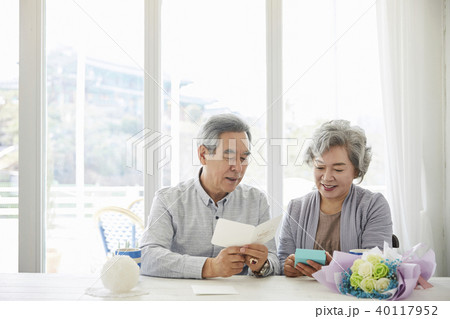 記念日 花束 高齢者 40117952