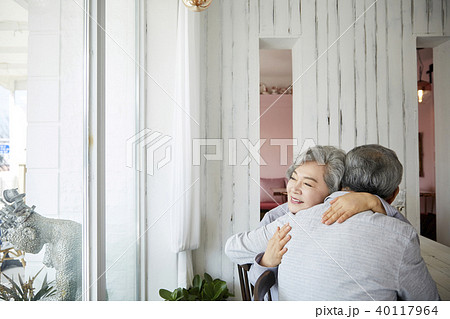 2 60代 家族 40117964