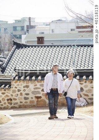 歩く 高齢者 老人 40118119