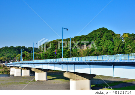 かながわの橋100選 新緑の高田橋 相模川 愛川町の写真素材