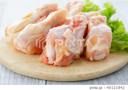 鶏肉　手羽元 40121942