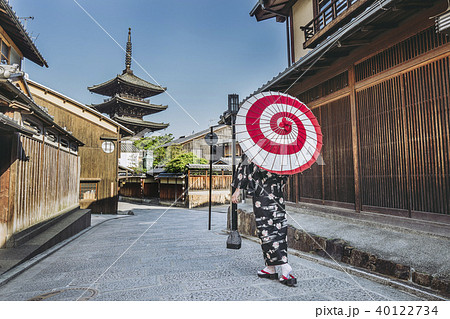 京都 和風イメージ 着物の女性 40122734