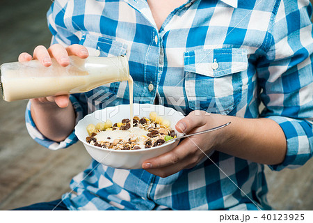 Girl with a plate of muesli Girl with a plate of muesli 40123925