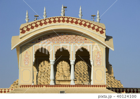 Top Portion of Temple 40124100