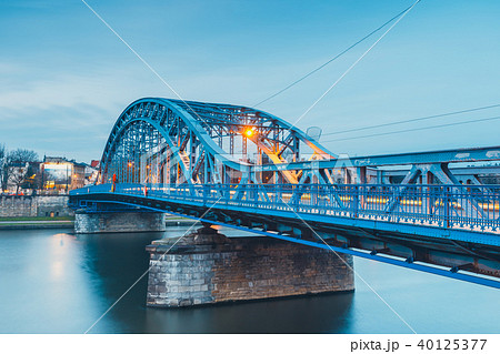Pilsudzki bridge in Krakow at twilight, Poland Pilsudzki bridge in Krakow at twilight, Poland 40125377