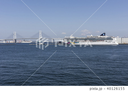 横浜港山下ふ頭に停泊するノルウェージャンジュエル 40126155