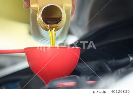 Pouring oil lubricant motor car from bottle 40126330