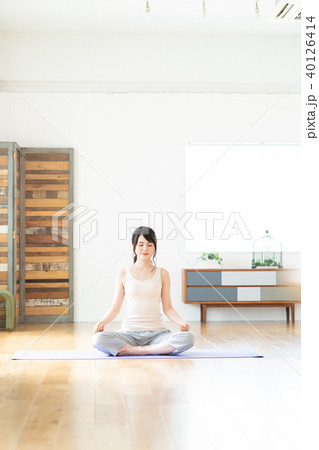 ヨガ 40126414