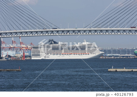 横浜港大黒ふ頭に停泊するMSCスプレンディダ 40126793