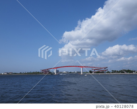 中之島大橋と空 40128078