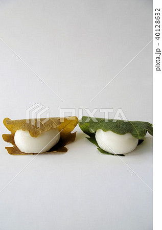 緑と茶色の葉のかしわ餅 緑と茶色の葉のかしわ餅 40128632