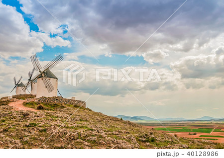 Traditional white windmills in Consuegra, Spain Traditional white windmills in Consuegra, Spain 40128986