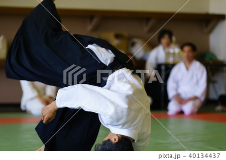 合気道の組手 40134437