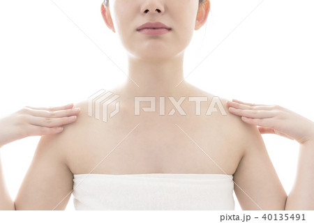 若い女性の美容イメージ　顔切り・首・肩 40135491