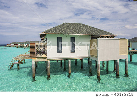 南国 モルディブ モルジブ 海 ハワイ 夏 海外 水上ヴィラ 楽園の写真素材