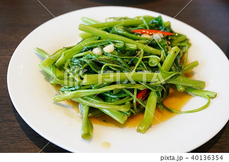 タイ料理、空心菜の炒め物（パックブーン・ファイデーン） 40136354