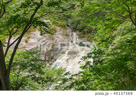 秋田県湯沢市　川原毛大湯滝　上部（9月） 40137369
