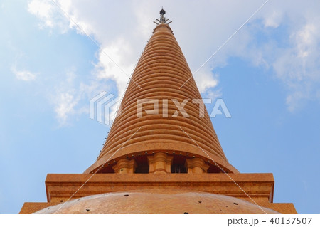 Temples  beautiful  Phra Pathom Chedi landmark  40137507