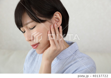 耳の奥が痛む 40137722