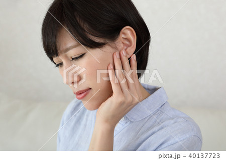 耳の奥が痛む 耳の奥が痛む 40137723